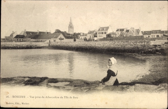 PC Roscoff Finistère, view from the mooring of the Île de Batz, woman in traditional costume