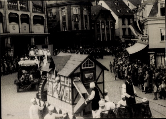 Photo Greiz in Thuringia, rifle festival, float of the millers as a water mill