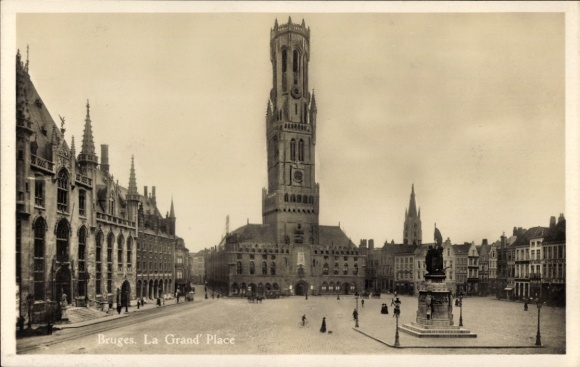Ak Bruges Brügge Flandern Westflandern, Bruges, La Grand' Place, großer Turm, Menschen,  Gebäude