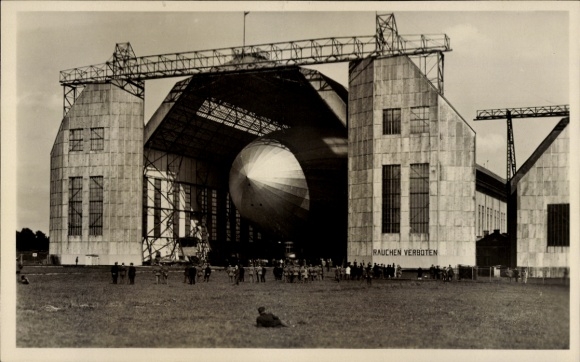Postcard Graf Zeppelin in the airship shipyard, ready for takeoff