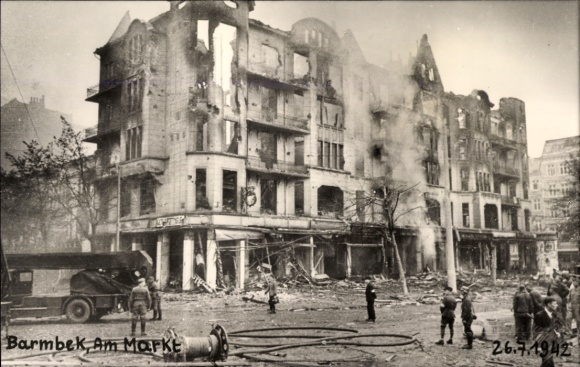Photo Hamburg Barmbek, Am Markt, war damage, 26.7.1942