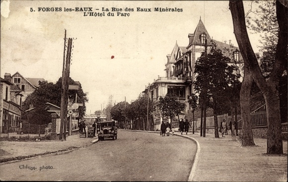 Ak Forges les Eaux Seine Maritime, La Rue des Eaux Minerales, L&#39;Hotel du Parc