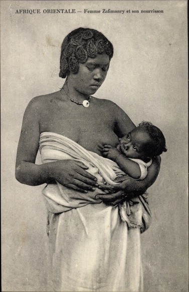 Postcard Dakar Senegal, Femme Zafimanry, Une nourrice, mother with infant