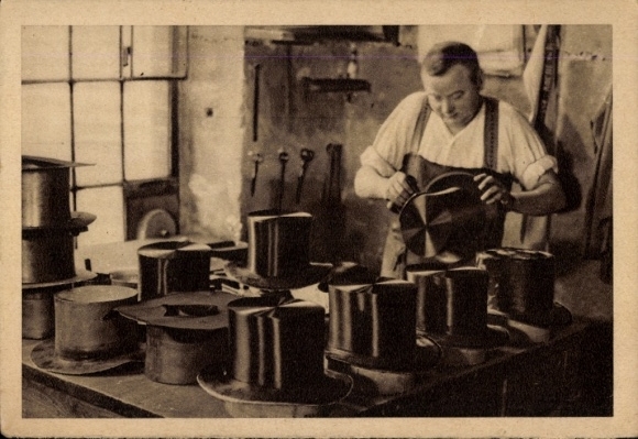Postcard The last silk hat maker of Berlin, top hat, WHW 1933/34
