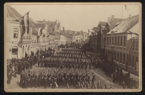 Cabinet Photo Sonderburg, Schleswig-Holstein, military parade 3rd Battalion Fusilier-Reg. 56, March 1885