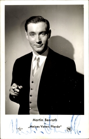 Postcard actor Martin Benrath, portrait with cigarette, my father's horses, autograph