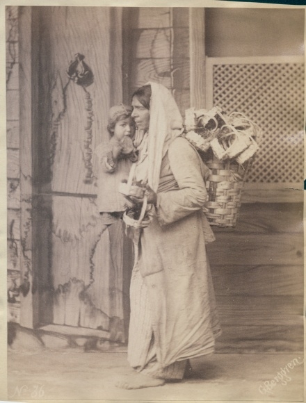 Photo Ottoman Empire, around 1880, basket maker, holding a small child, photographer G. Berggren