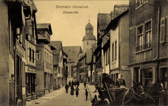Postcard Simmern in the Rhein Hunsrück district, Oberstraße, carriage, shops, church tower