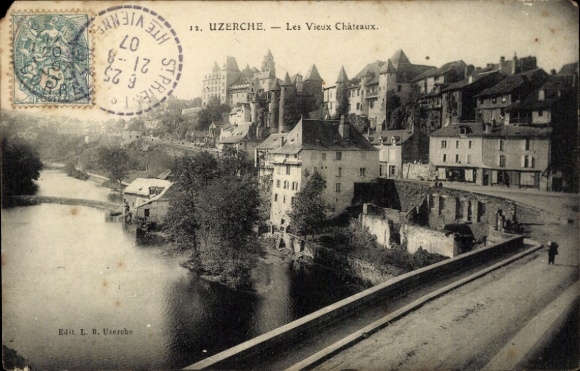 Ak Uzerche Corrèze, Landschaft mit alten Burgen, Fluss,  aus Uzerche