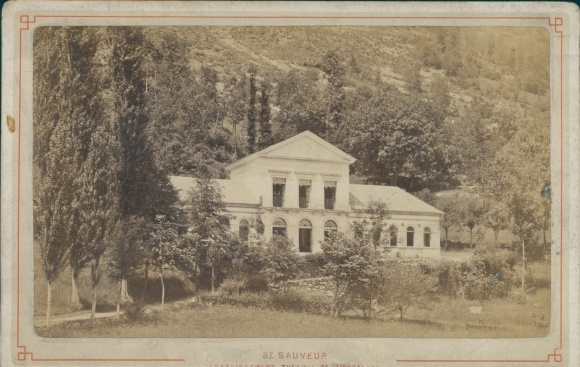 Cabinet photo Saint Sauveur les Bains Hautes Pyrénées, view of a building