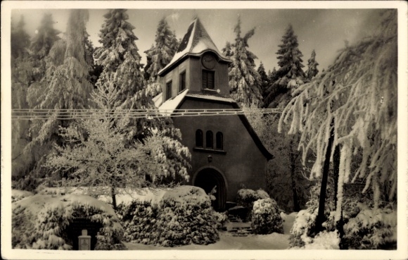 Ak Oberbärenburg Altenberg im Erzgebirge, Schneebedecktes Gebäude, umgeben von Bäumen,  aus Oberb