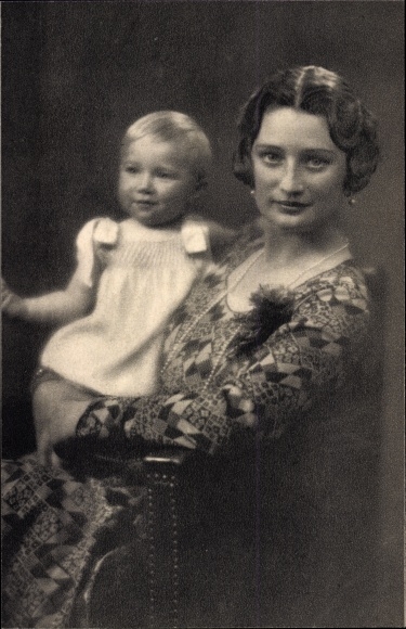 Postcard Queen Astrid of Belgium, Princess Josephine Cahrlotte