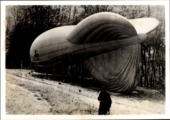 Photo Hoffmann, Heinrich, German captive balloon on the West Wall, Wehrmacht, January 1940