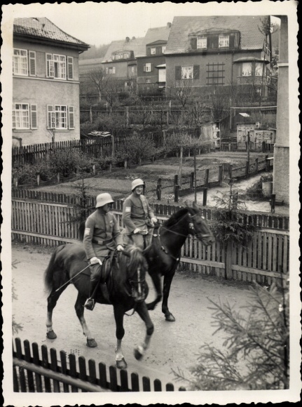 Photo Helmbrechts in Upper Franconia, May 1, 1933, Wehrmacht soldiers, riders