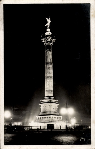 CPA Parijs IV, Place de la Bastille, La Colonne de Juillet verlicht