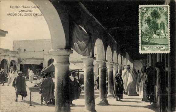 Ak Larache Marokko, Marktstraße, Säulen, Menschen, traditionelle Kleidung, Poststempel