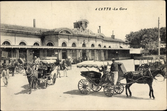 PC Cette Hérault, carriage taxi at the train station