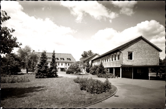 Foto Schuldorf Quickborn in Holstein, Straßenpartie im Ort