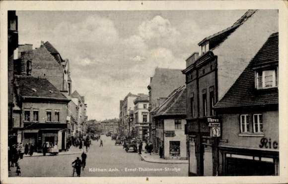 Ak Köthen in Anhalt,  Ernst-Thälmann-Straße, städtische Architektur, Straßenansicht