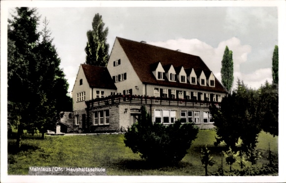 Postcard Mainleus Upper Franconia Bavaria, house with several windows, green garden, trees, colored