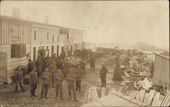 Photo Postcard Lagerlechfeld Graben Schwaben, German soldiers in uniform, 1915
