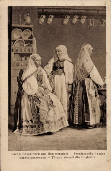 Postcard Gusterita Hammersdorf Romania, Saxon peasant women, folk costumes