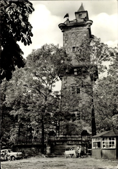 Ak Berggießhübel in Saksen, stenen uitkijktoren, bomen op de voorgrond