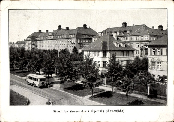 Postcard Chemnitz Saxony, State Women's Clinic, partial view from the street, bus