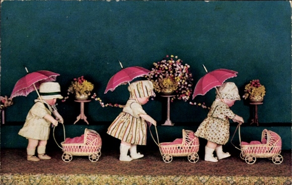 Ak Puppen, Puppenwagen, Blumen, Sonnenschirm