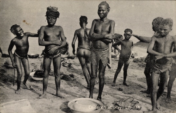 Ak Lokoja Nigeria, lokale spelende kinderen