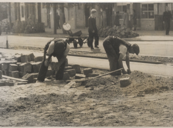 Original Fotos Berlin Tempelhof, Bauarbeiten in der Berliner Straße, um 1945/46, ca. 12x17 cm