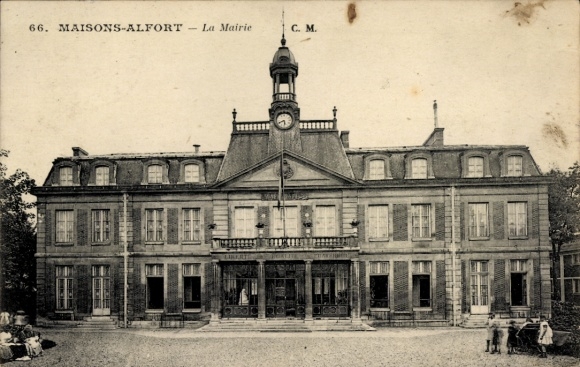 Postcard Maisons Alfort Val de Marne, town hall, tower clock