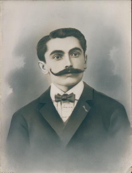 Photo Combalie, Henri, Toulouse, portrait photography, man, suit, bow tie