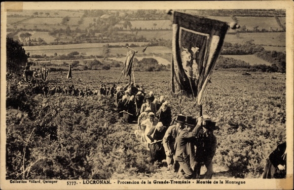 Postcard Locronan Finistère, Procession of the Grande Troménie, Climbing the Mountain