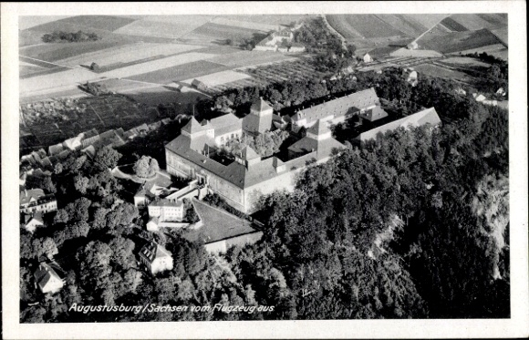Ak Augustusburg im Erzgebirge, Fliegeraufnahme, Schloss