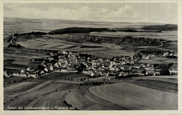 Ak Aasen Donaueschingen im Schwarzwald, Luftbild von Aasen, ländliche Umgebung, Dorfansicht