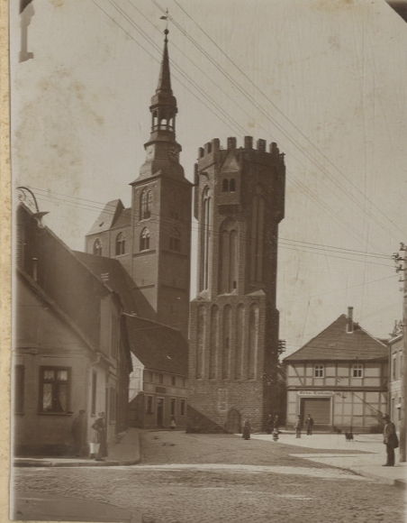 Original photo Tangermünde in Saxony-Anhalt, gate tower and St. Stephen's Church, around 1900
