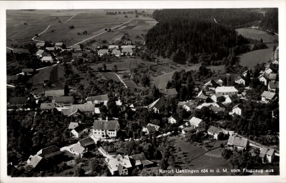 Ak Uehlingen Ühlingen Birkendorf im Schwarzwald, Luftaufnahme von  Kurort, Häuser, Bäume, Landsch