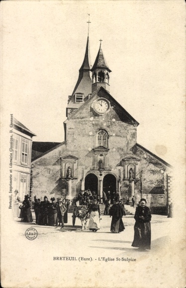 Postcard Breteuil Eure, Gothic church, L'Eglise St-Sulpice, people on the street
