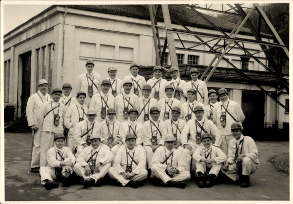 Foto Ak Bad Salzdetfurth in Niedersachsen, Kalischacht, November 1967, Gruppenbild Bergleute