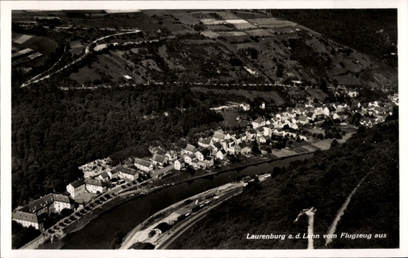 KP Laurenburg an der Lahn, widok z lotu ptaka na Laurensburg, rzeka, domy, krajobraz