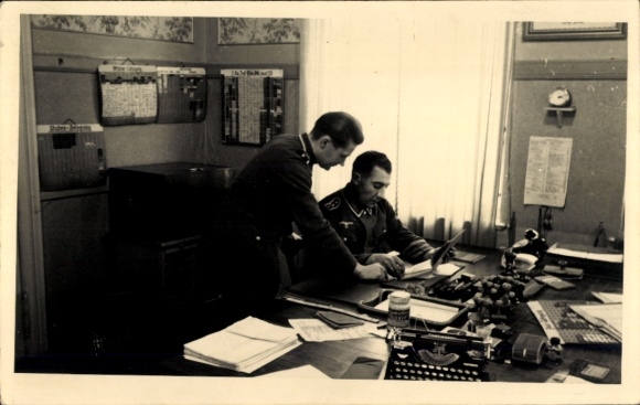 Photo Postcard Wehrmacht soldiers in uniform, office