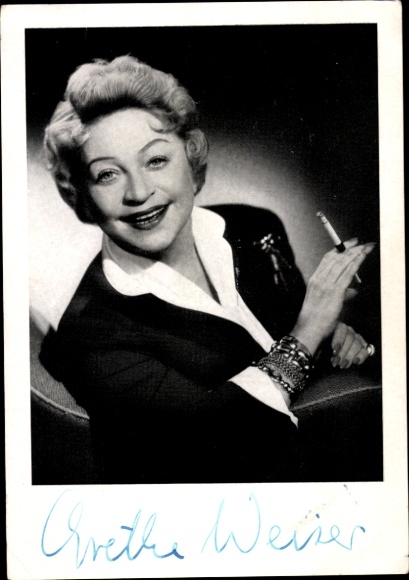Postcard actress Grethe Weiser, portrait with cigarette, autograph