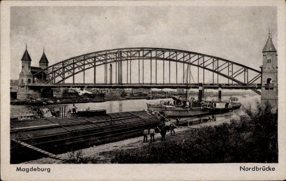 Postcard Magdeburg in Saxony-Anhalt, North Bridge, barges