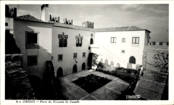 KP Óbidos Portugalia, Pátio da Pousada do Castelo, średniowieczna architektura, cichy dziedziniec