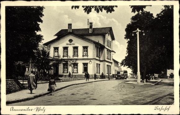 Ak Annweiler am Trifels im Kreis Südliche Weinstraße, Bahnhof, Straßenseite