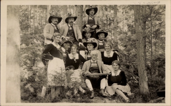 Postcard Mayrhofen in Zillertal Tyrol, The Mayrhofen Folk Singers in Zillertal 1928.