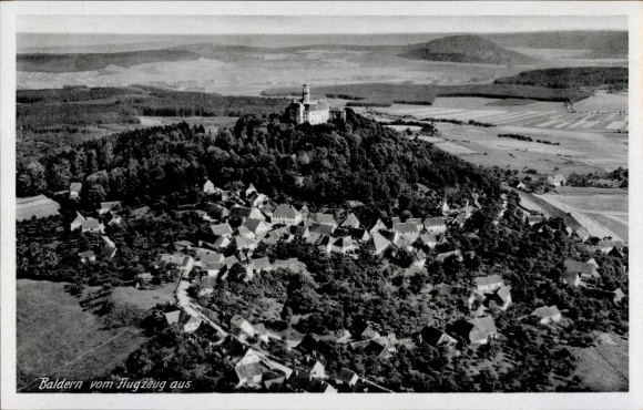 Postcard Baldern Bopfingen in Ostalbkreis, aerial view of castle on the hill, beautiful landscape