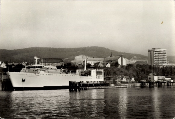 Ak Sassnitz auf der Insel Rügen, DDR Fährschiff Stubbenkammer im Hafen