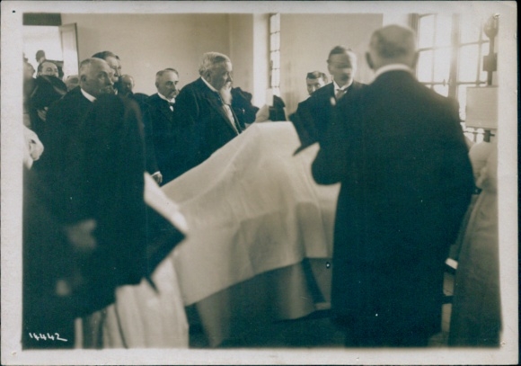 Photo of French President Fallières visiting a sick man in Caen, July 1911